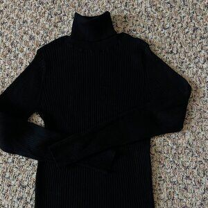 Large Copper Key Black Ribbed Turtleneck